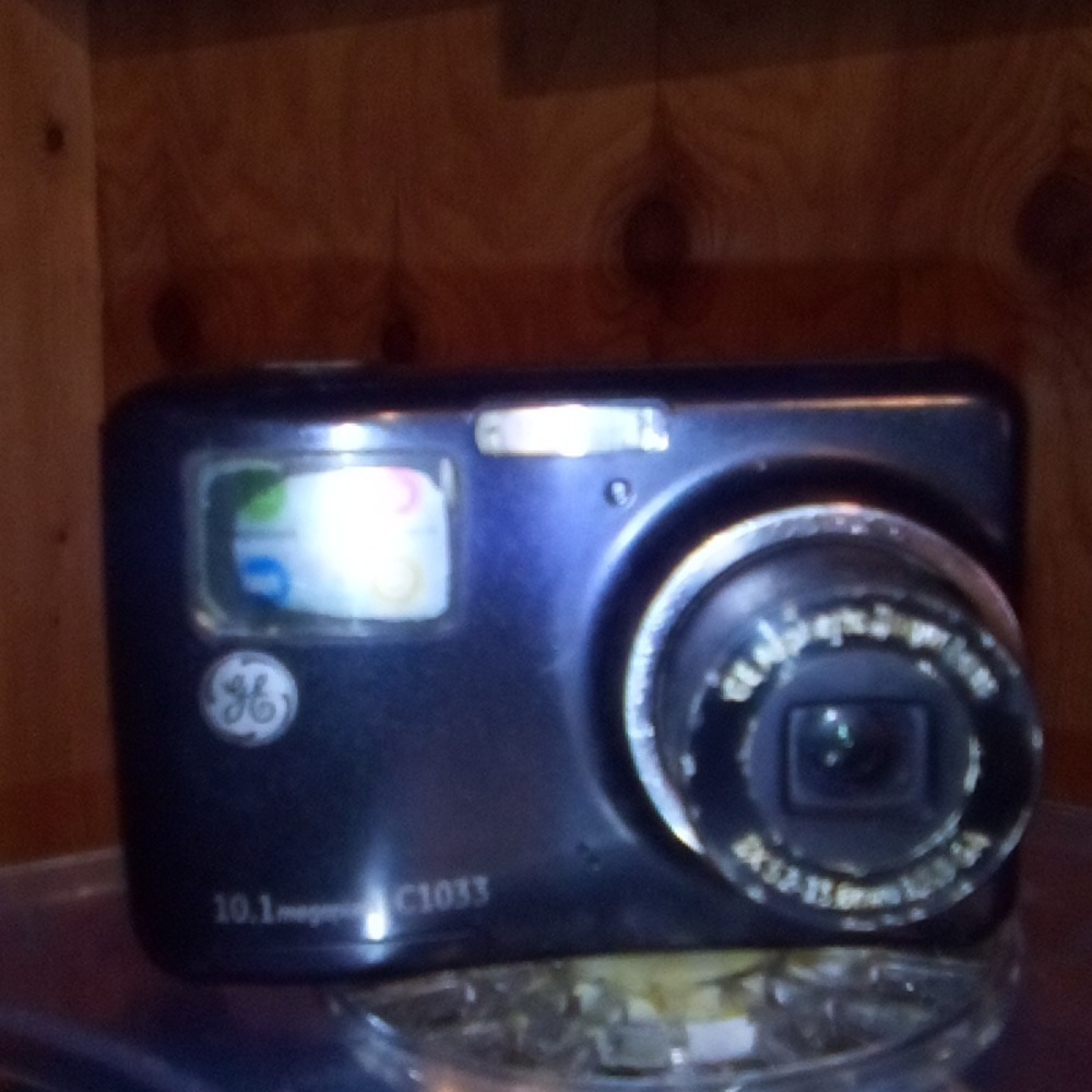 Digital Camera - Picture 2 of 4